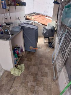 CASA À VENDA COM 2 PAVIMENTOS