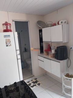 CASA À VENDA COM 2 PAVIMENTOS