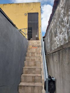 CASA À VENDA COM 2 PAVIMENTOS