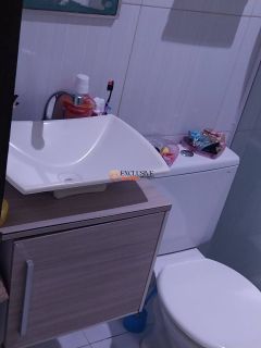 CASA À VENDA COM 2 PAVIMENTOS