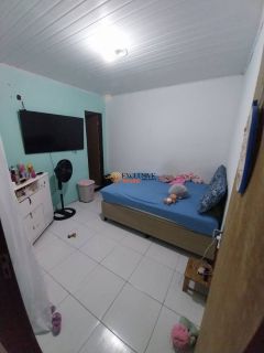 CASA À VENDA COM 2 PAVIMENTOS