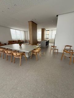 Beach Class Jaguaribe – 40 m² | Quarto e Sala | Andar Alto | Vista Mar