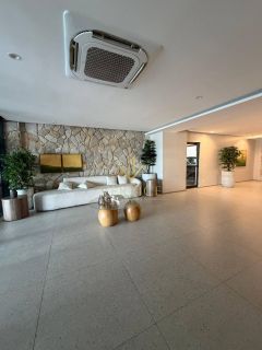 Beach Class Jaguaribe – 40 m² | Quarto e Sala | Andar Alto | Vista Mar