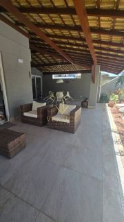 Casa solta 4/4 em Condomínio fechado