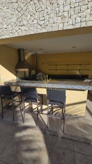 Casa solta 4/4 em Condomínio fechado