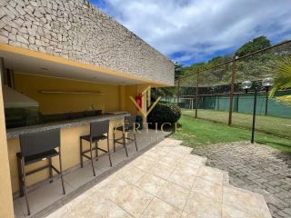 Casa solta 4/4 em Condomínio fechado