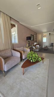 Casa solta 4/4 em Condomínio fechado
