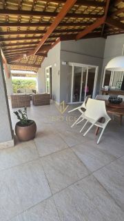Casa solta 4/4 em Condomínio fechado