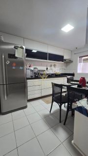 Casa solta 4/4 em Condomínio fechado