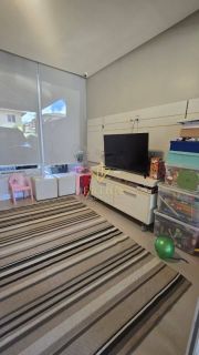 Casa solta 4/4 em Condomínio fechado