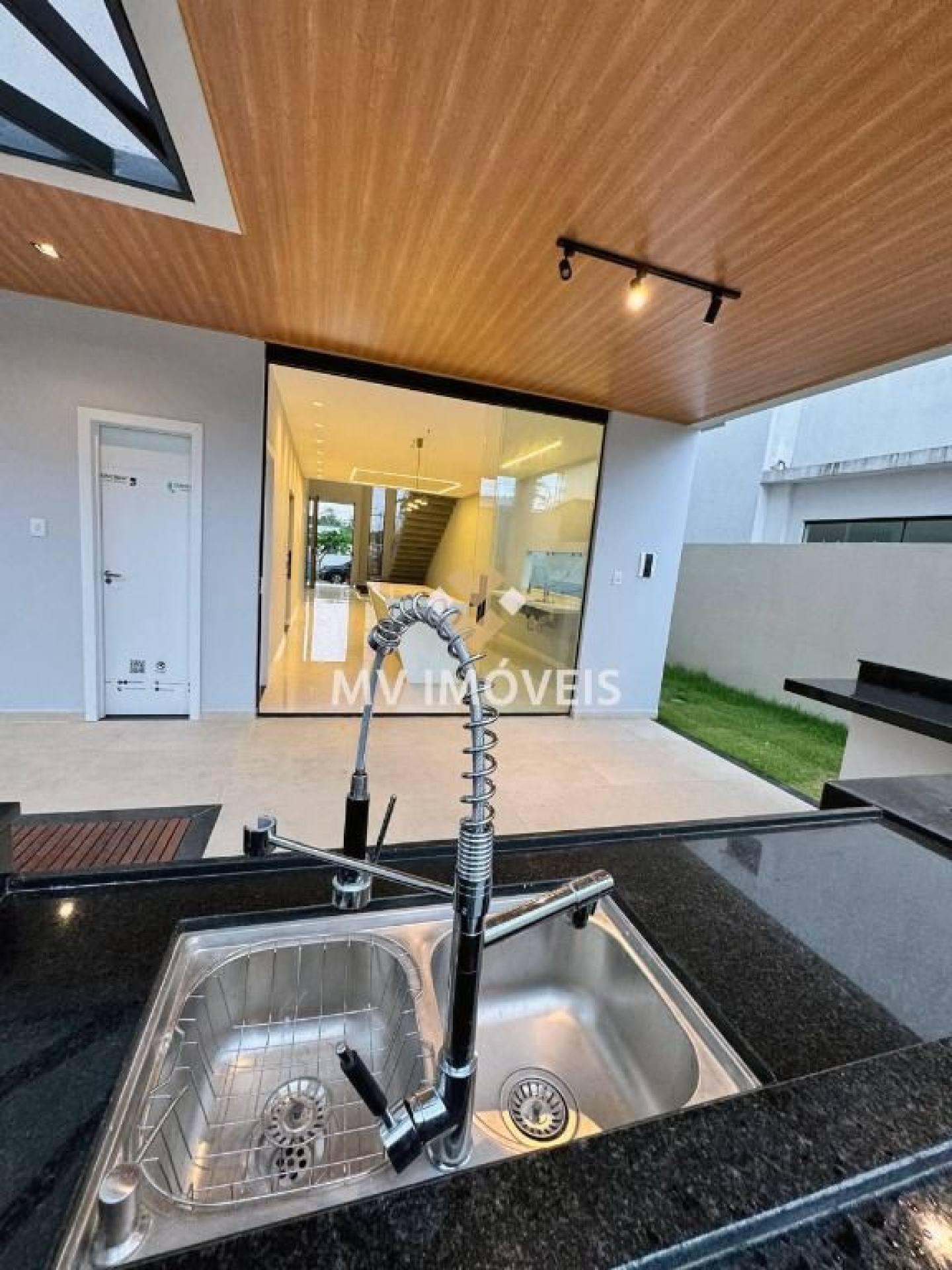 Casa à venda com 4 quartos, 4 suítes, 2 vagas e 286m² no Coqueiro, Belém (PA) — foto 2 de 30