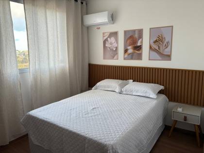 PRONTO PARA MORAR! APARTAMENTO 100% MOBILIADO E EM EXCELENTE LOCALIZAÇÃO