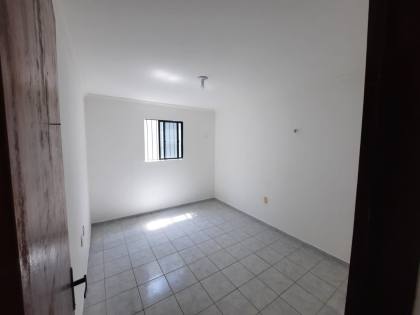 Apartamento térreo à venda com 3 quartos, 1 suíte e 1 vaga no Bessa - João Pessoa/PB