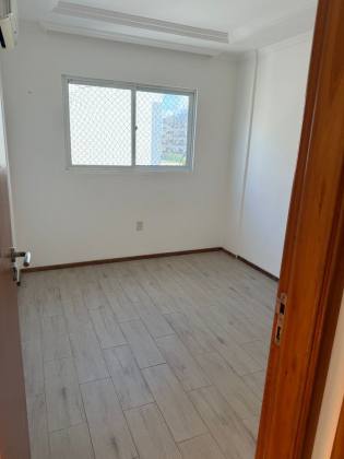 Apartamento à venda com 3 quartos, 1 suíte e 2 vagas em Intermares - Cabedelo/PB