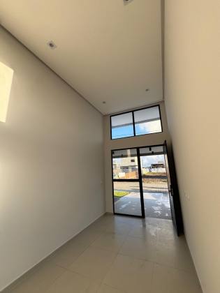 Uma casa contemporânea, elegante e funcional, pensada para quem valoriza conforto, privacidade e arquitetura.