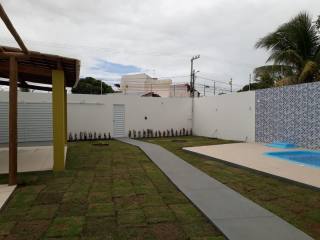 CASA EM RUA PÚBLICA NO MOSQUEIRO