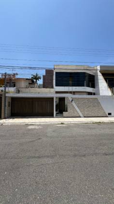 CASA EM PARQUE DOS COQUEIROS