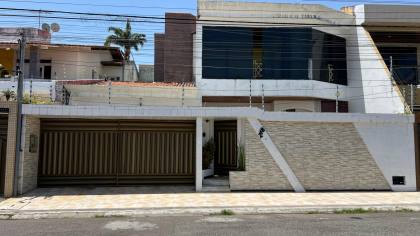 CASA EM PARQUE DOS COQUEIROS