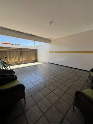 CASA EM PARQUE DOS COQUEIROS