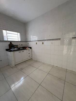 CASA EM RUA PÚBLICA - 13 DE JULHO
