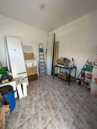 CASA EM RUA PÚBLICA NA ATALAIA