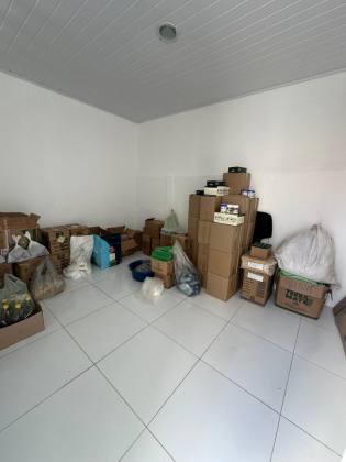 CASA EM RUA PÚBLICA NA ATALAIA