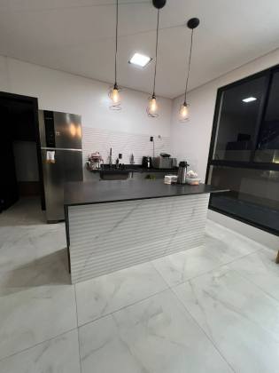 CASA NO SOL E PRAIA