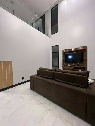 CASA NO SOL E PRAIA