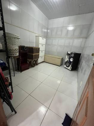 CASA NO BAIRRO INDUSTRIAL