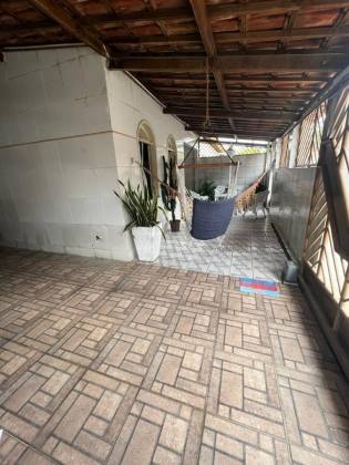CASA NO BAIRRO INDUSTRIAL