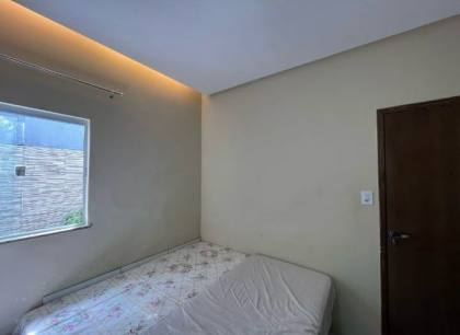 CASA EM RUA PÚBLICA - LEITE NETO