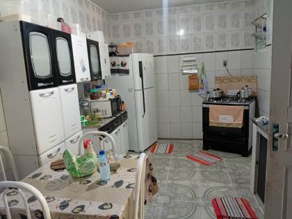 CASA EM RUA PÚBLICA - CIDADE NOVA