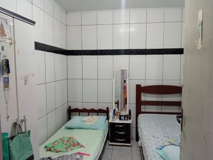 CASA EM RUA PÚBLICA - CIDADE NOVA
