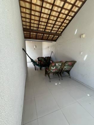 CASA EM CONDOMÍNIO VIA MARES