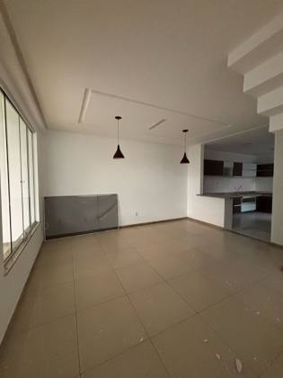 CASA EM CONDOMÍNIO NA ARUANA