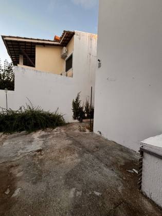 CASA EM CONDOMÍNIO NA ARUANA
