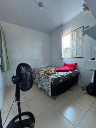 CASA EM RUA PÚBLICA - EDUARDO GOMES