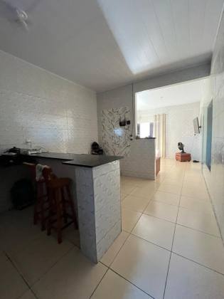 CASA EM RUA PÚBLICA - EDUARDO GOMES