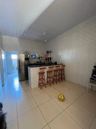 CASA EM RUA PÚBLICA - EDUARDO GOMES