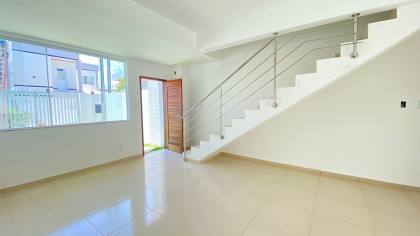 CASA EM RUA PÚBLICA - ESPAÇO TROPICAL