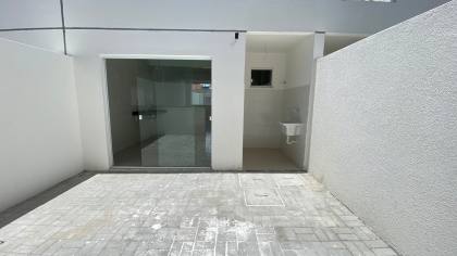 CASA EM RUA PÚBLICA - ESPAÇO TROPICAL