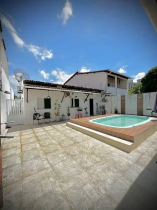CASA EM RUA PÚBLICA - JABOTIANA