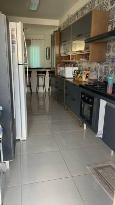CASA EM RUA PÚBLICA - JABOTIANA