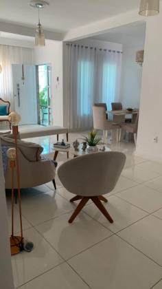 CASA EM RUA PÚBLICA - JABOTIANA