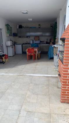 CASA EM RUA PÚBLICA - JABOTIANA