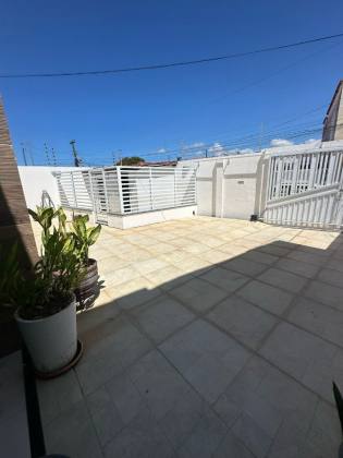 CASA EM RUA PÚBLICA - JABOTIANA