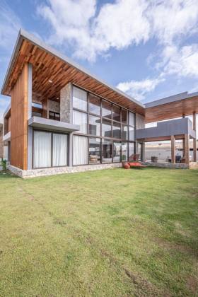 CASA EM RESIDENCIAL ÁGUAS CLARAS