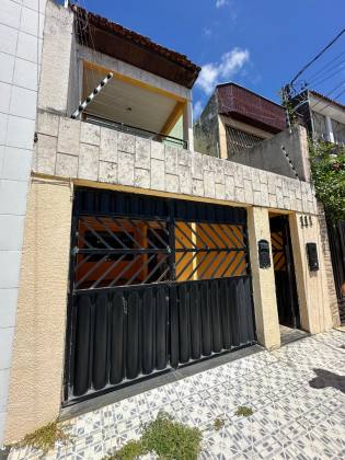 CASA NO SANTO ANTÔNIO
