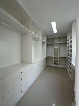 CASA EM CONDOMÍNIO RAVINES
