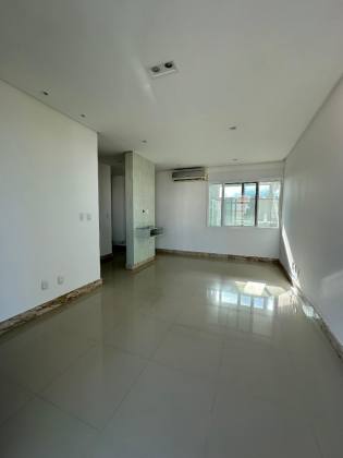 CASA EM CONDOMÍNIO RAVINES